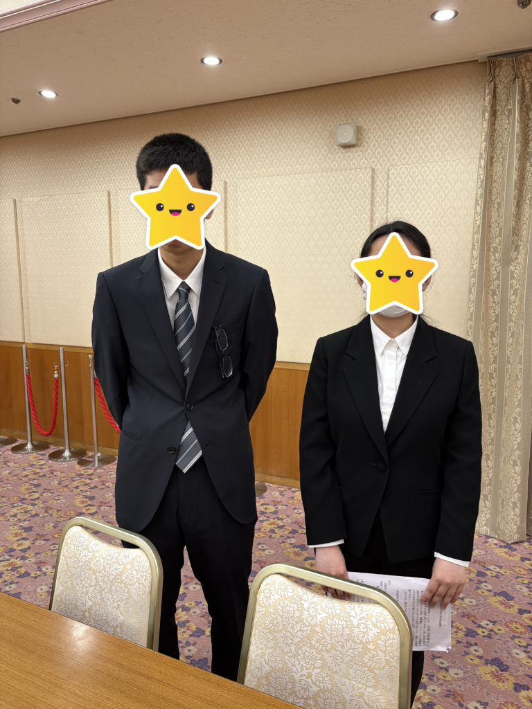 司会を務めた学生2名