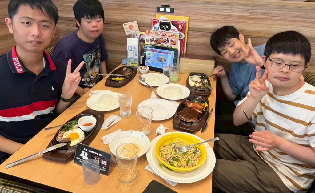 食事と会話を楽しむ